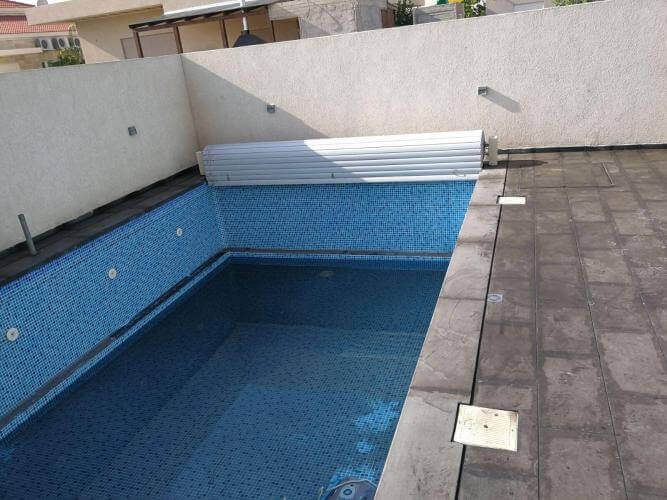 איטום בריכה